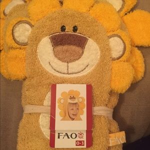 Rare*New* FAO Schwarz Lion Towel and Wash Cloth